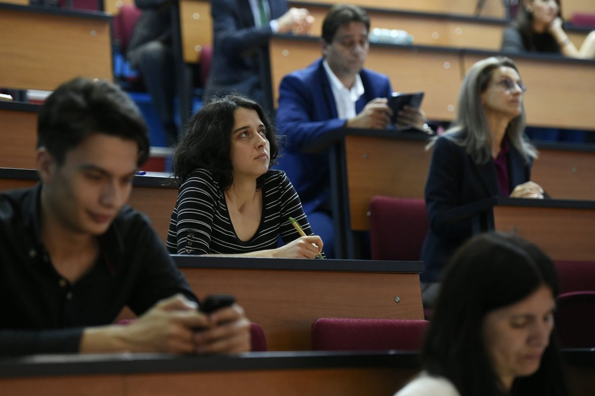 Premieră: programe de masterat didactic în 8 universități 147225