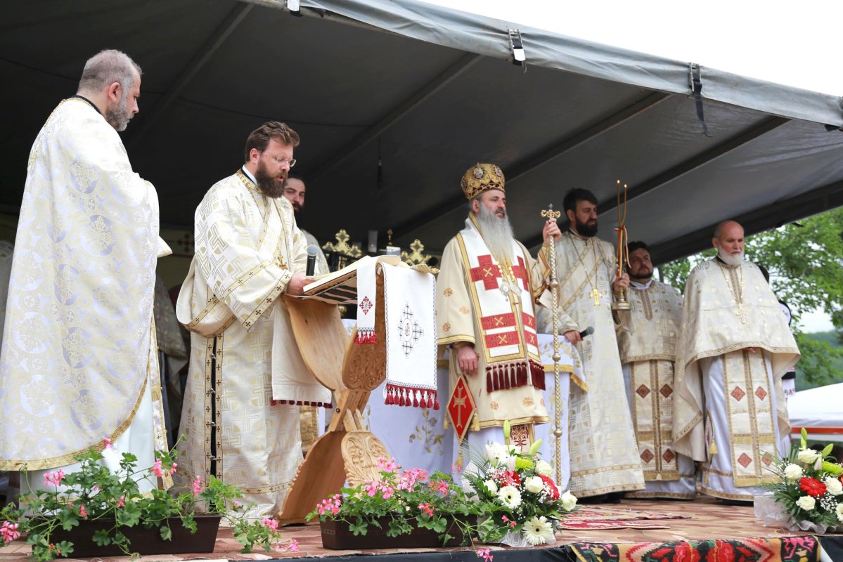 Resfințirea bisericii de la Homiceni - Neamț 147271