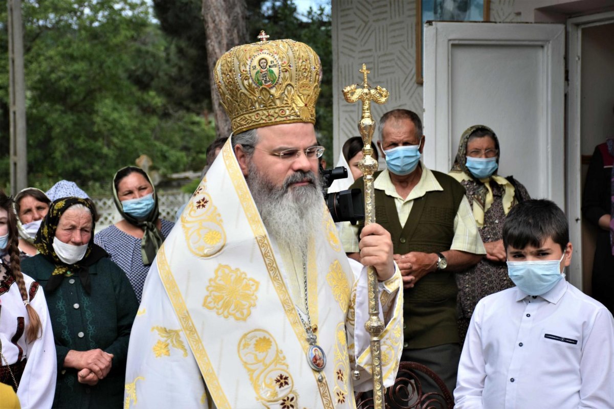 Slujire arhierească în parohia vasluiană Novaci 147273