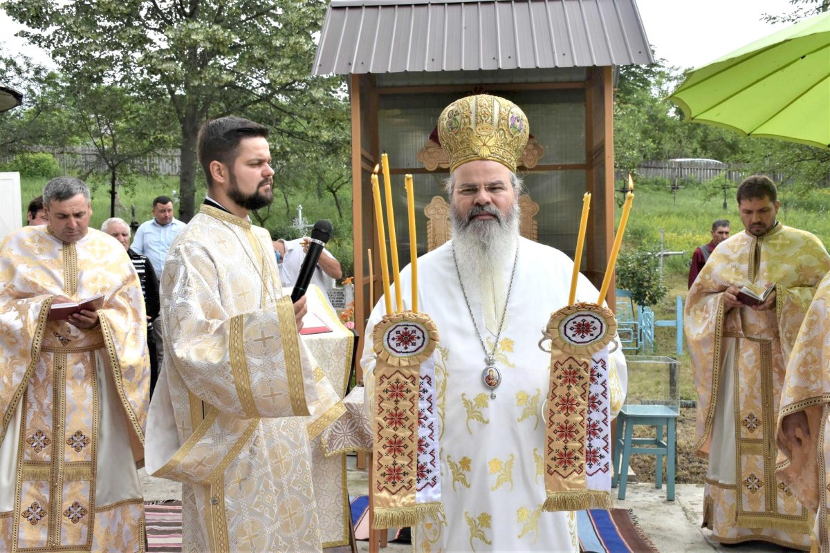 Slujire arhierească în parohia vasluiană Novaci 147274