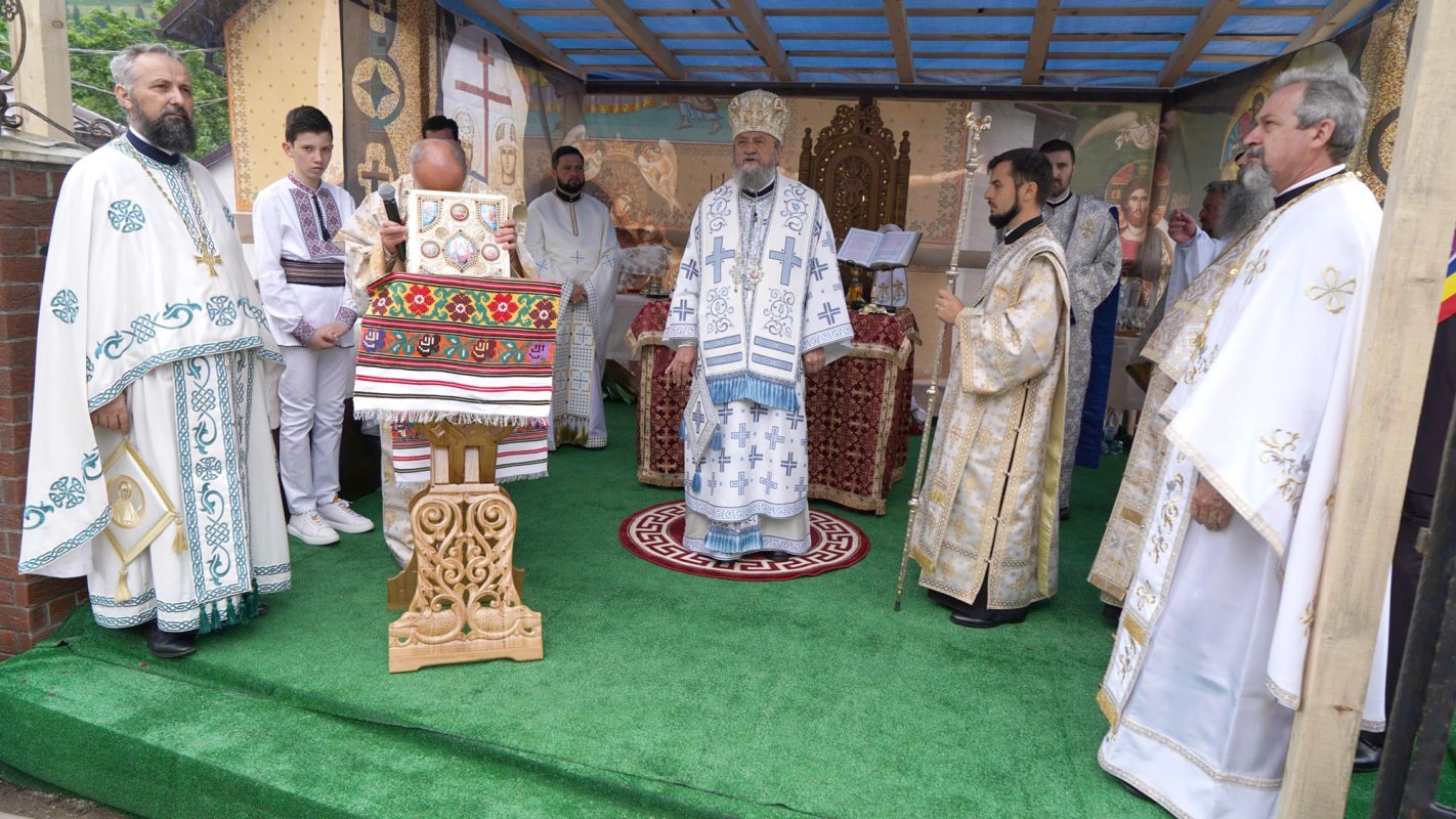 Resfințirea Bisericii „Adormirea Maicii Domnului“ din Moieciu de Sus 147361