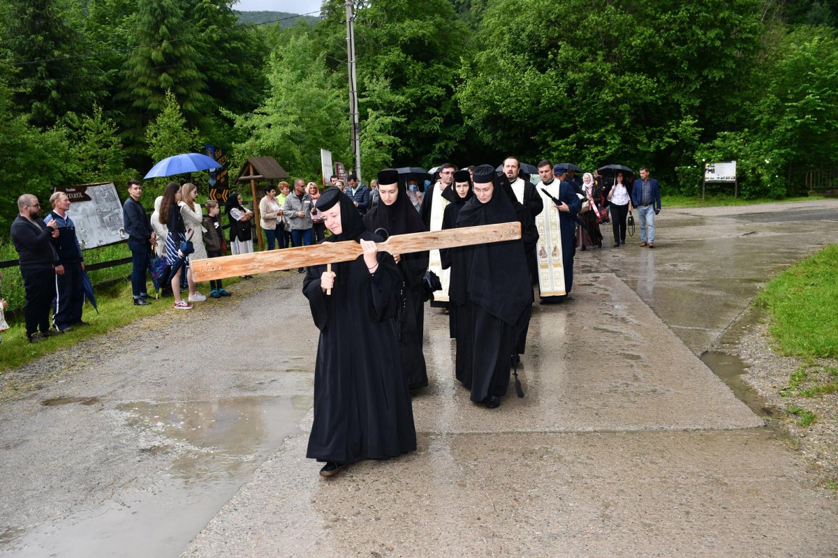 Slujire arhierească la Mănăstirea Poiana Mărului din Caraș-Severin 147511