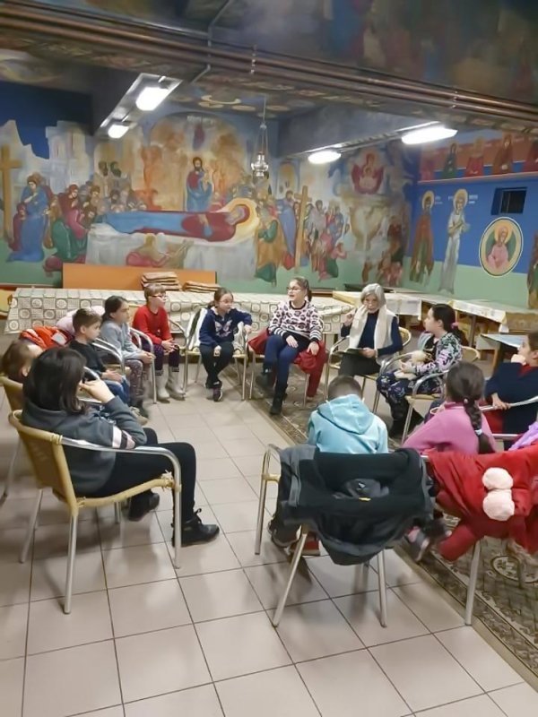 Familia și școala dintr-un centru catehetic vâlcean 147599