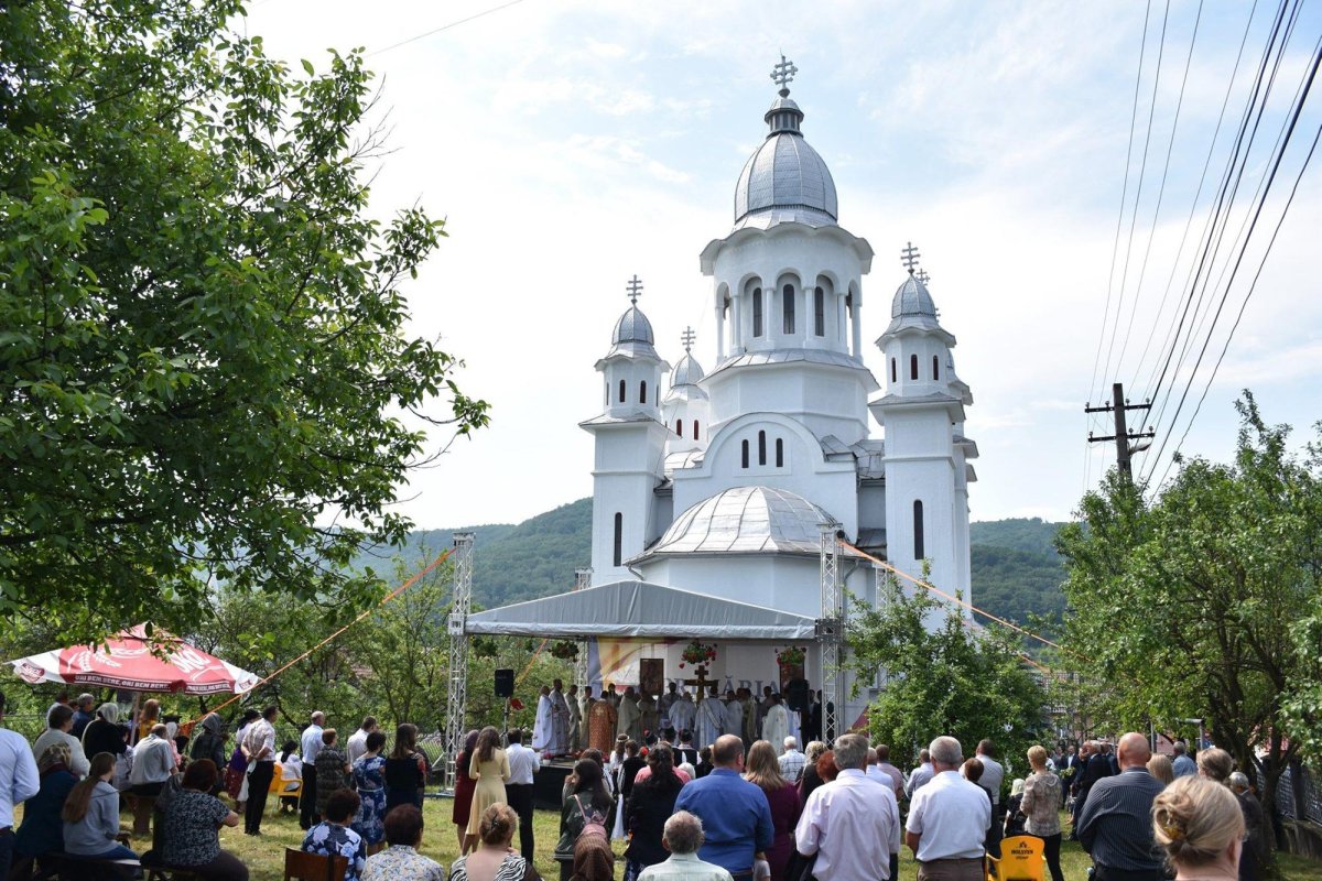 Binecuvântare la sărbătoarea Parohiei „Sfinții Apostoli Petru și Pavel” din Dej 147765