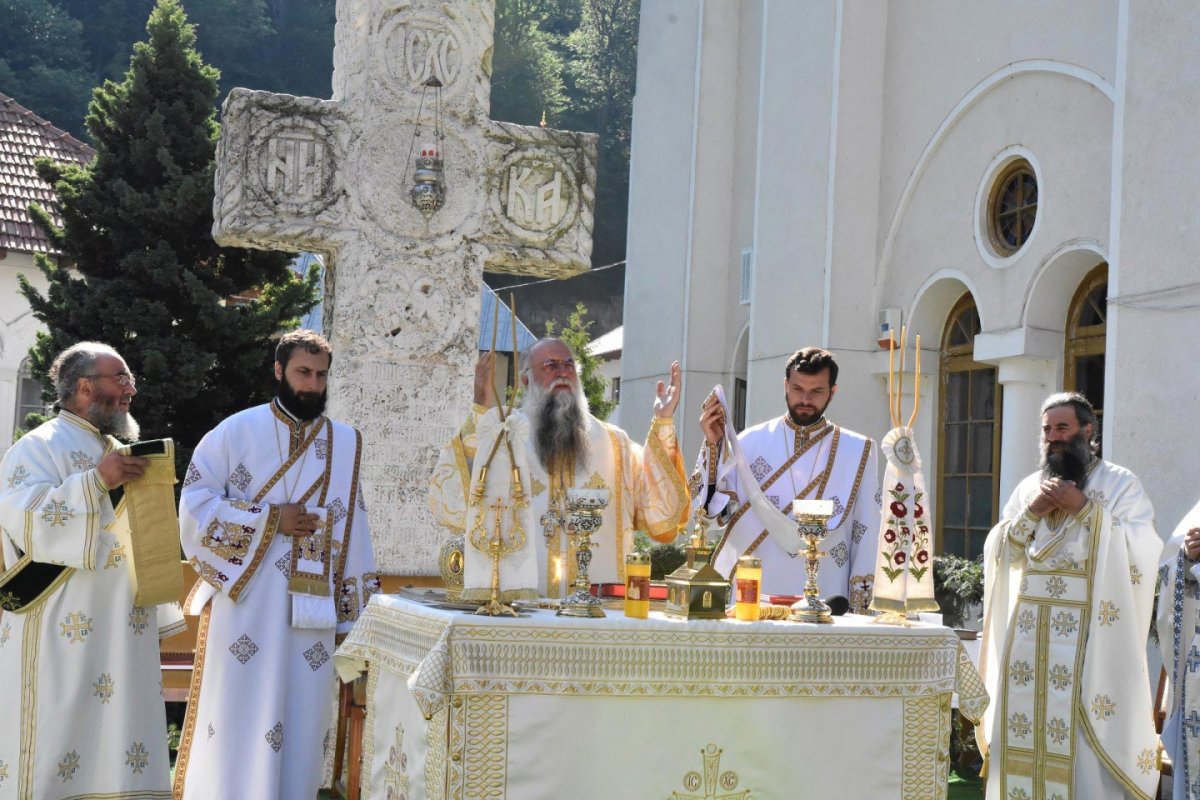 Duminica a 3-a după Rusalii în eparhii oltene 147769