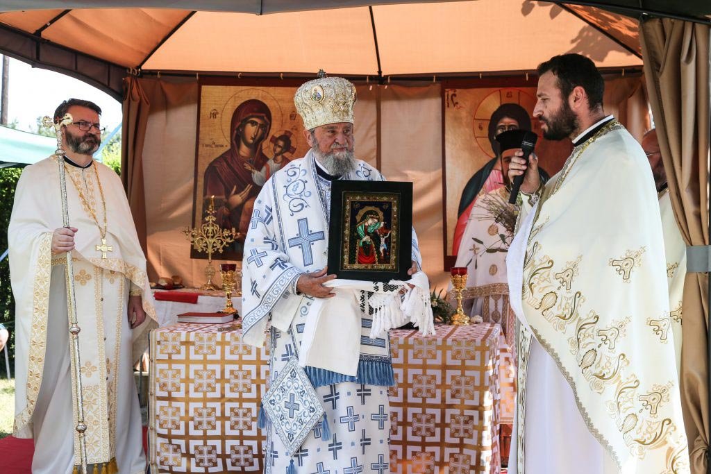 Prezenţă arhierească la Biserica „Sfântul Mucenic Pantelimon” şi „Sfântul Ierarh Andrei Şaguna” din Sibiu 147763
