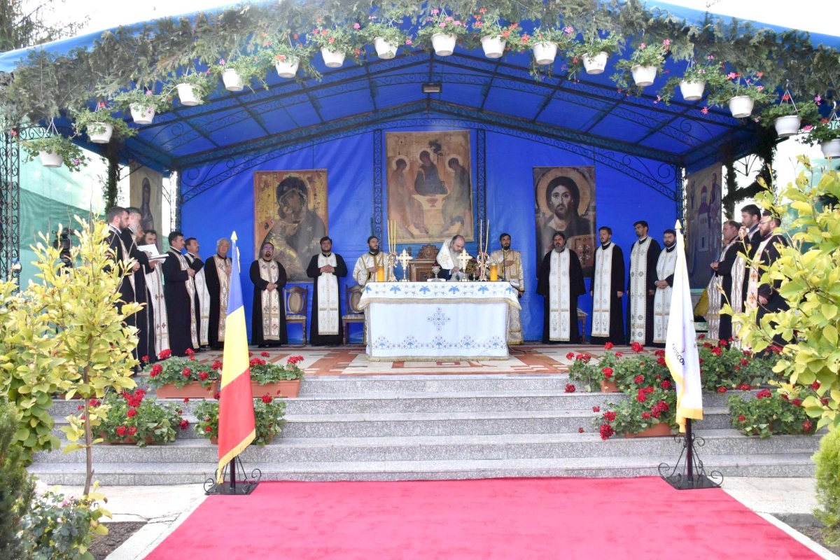 Hramul Catedralei Episcopale din Huşi 147841