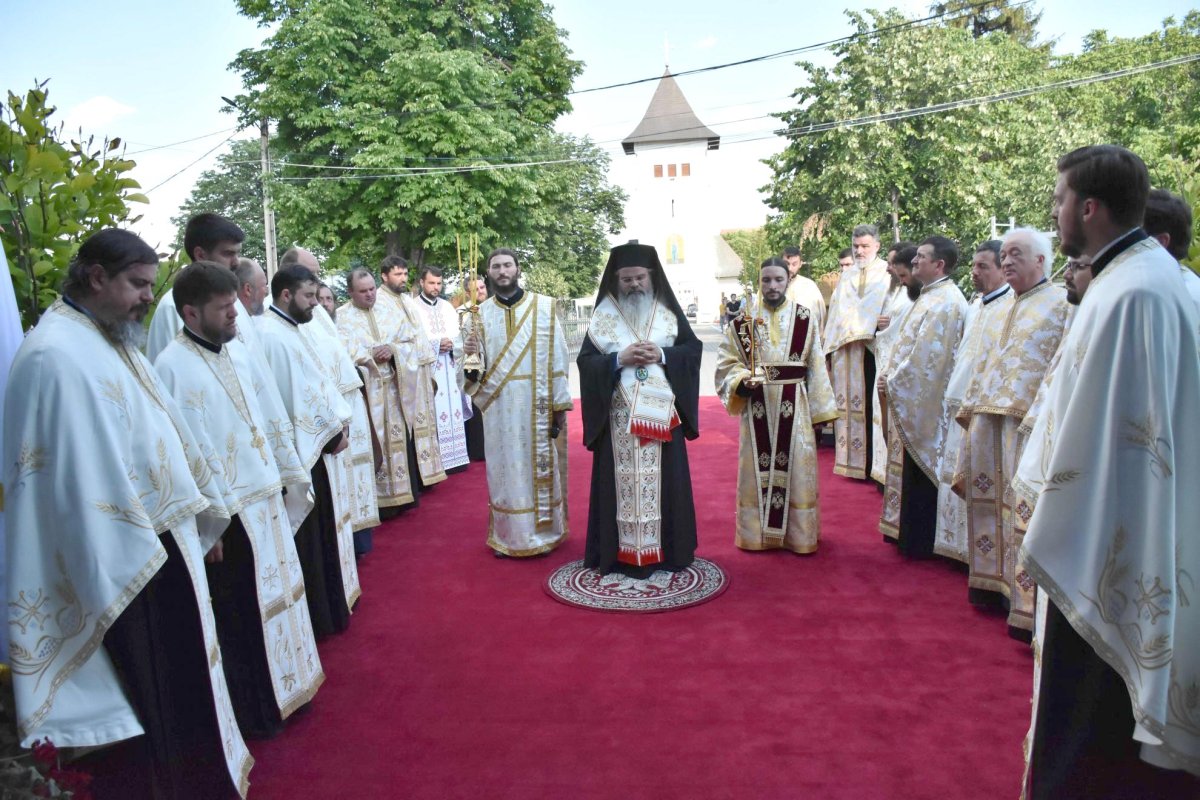 Hramul Catedralei Episcopale din Huşi 147842