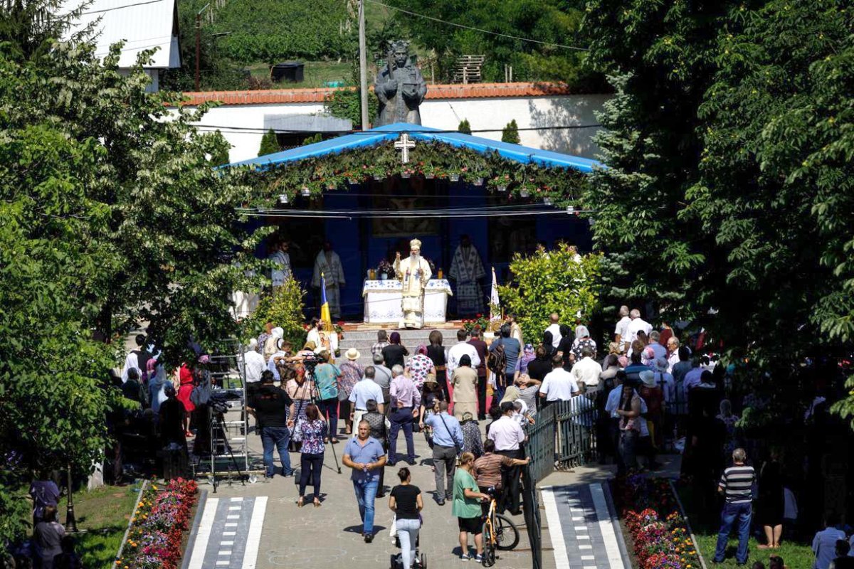 Hramul Catedralei Episcopale din Huşi 147845