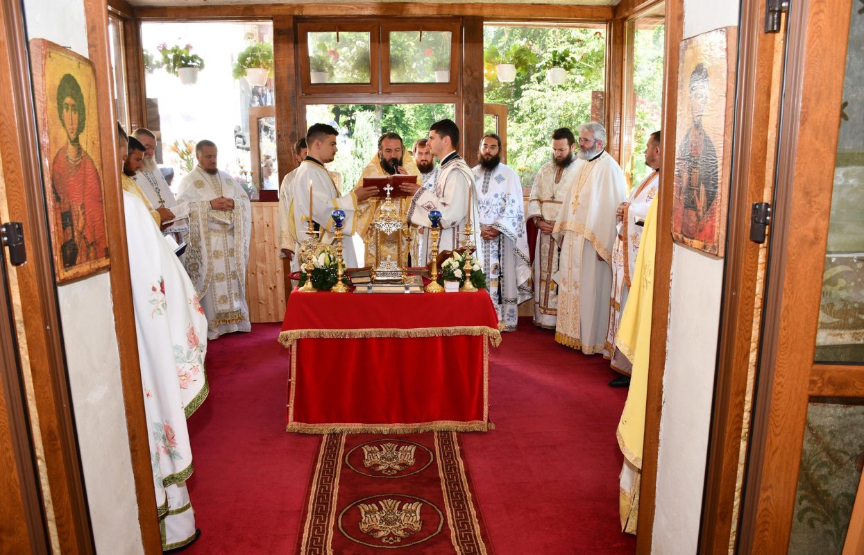 Schitul Bogâltin din județul Caraș-Severin și-a cinstit ocrotitorii 147878