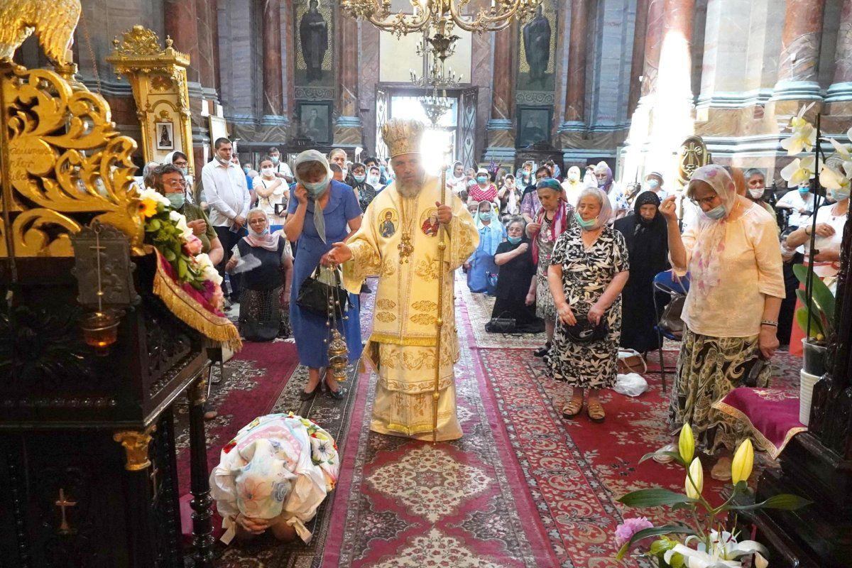 Slujire arhierească la o biserică istorică din Brăila 147850