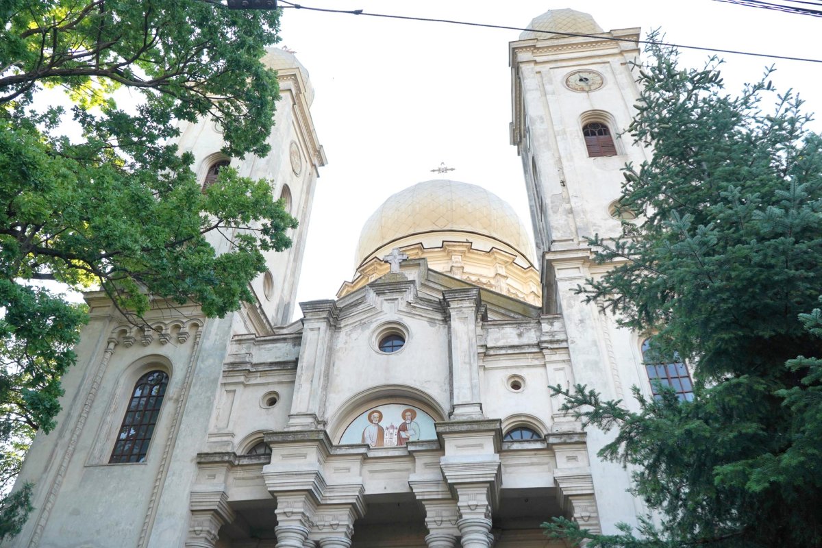 Slujire arhierească la o biserică istorică din Brăila 147851