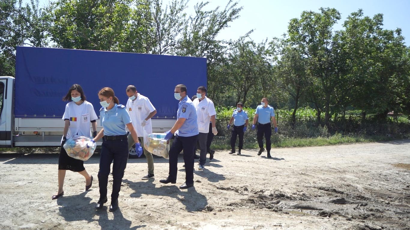 Voluntarii Paraclisului Catedralei Naţionale, în sprijinul sinistraților din judeţul Botoşani 147891