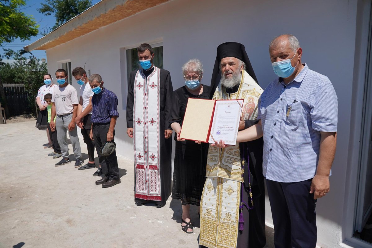 Din Casa Domnului în casa omului încercat, dar binecuvântat 147949