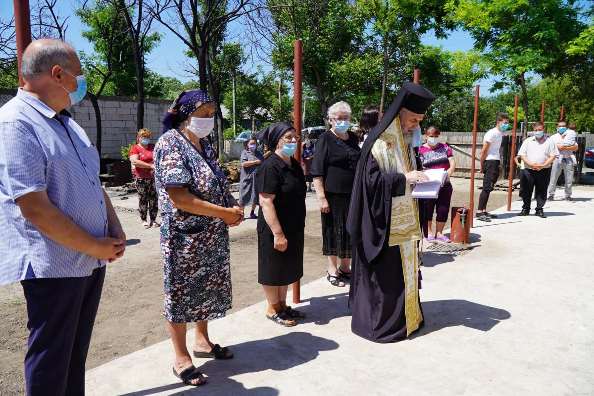 Din Casa Domnului în casa omului încercat, dar binecuvântat 147960