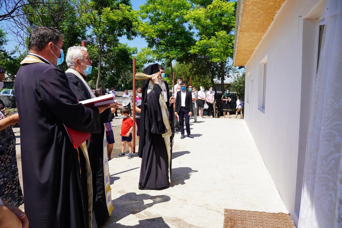 Din Casa Domnului în casa omului încercat, dar binecuvântat 147961