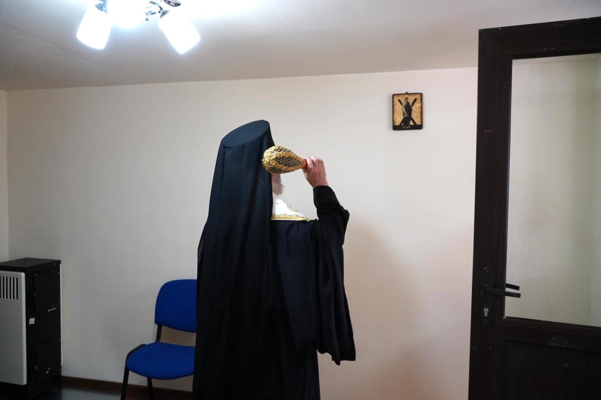 Din Casa Domnului în casa omului încercat, dar binecuvântat 147962