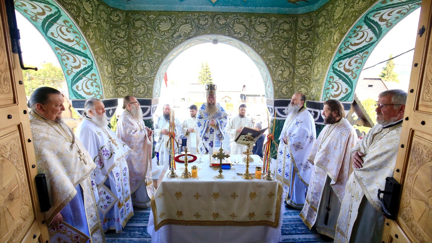 Slujire arhierească la Bilbor 148009