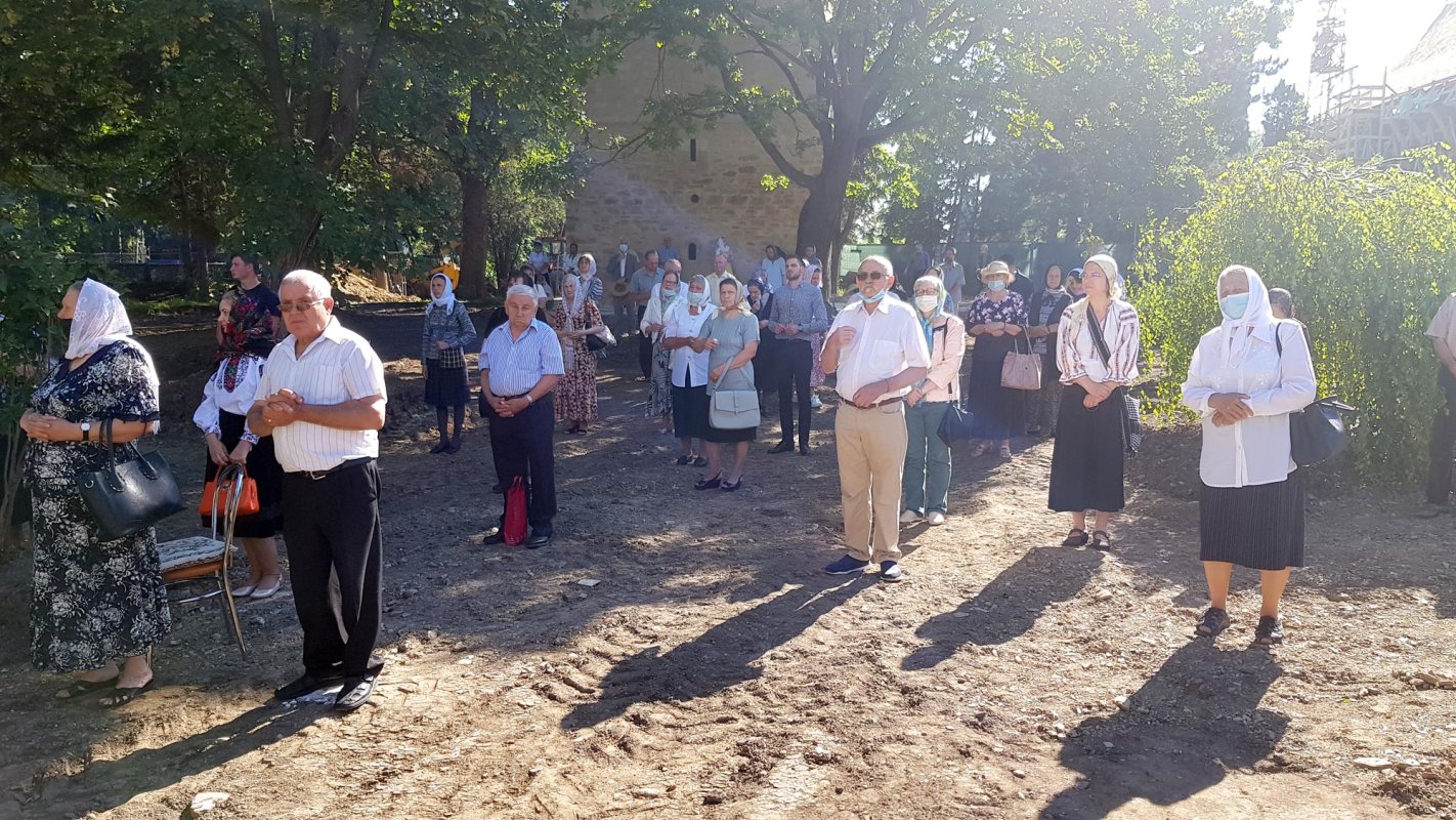 Trei ierarhi la hramul Mănăstirii Bogdana din Rădăuți 147993