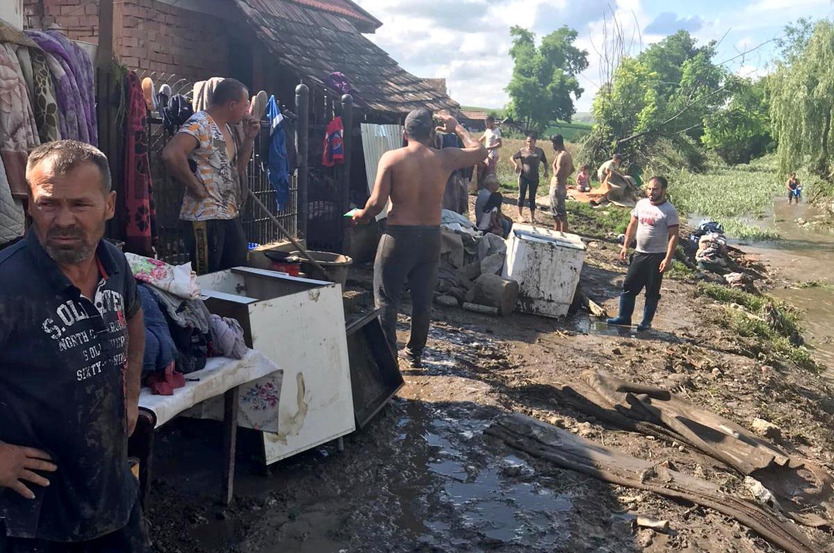 Sprijin oferit familiilor afectate de inundații în protopopiatele Aiud și Blaj 148062