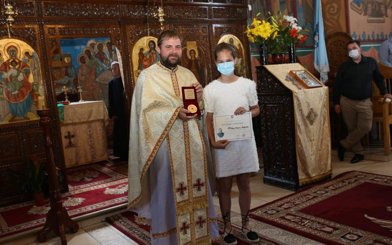 Eleve cu nota 10 la Evaluarea Naţională, premiate la Huedin 148421