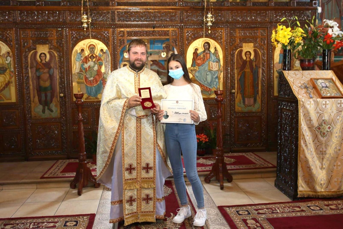 Eleve cu nota 10 la Evaluarea Naţională, premiate la Huedin 148422