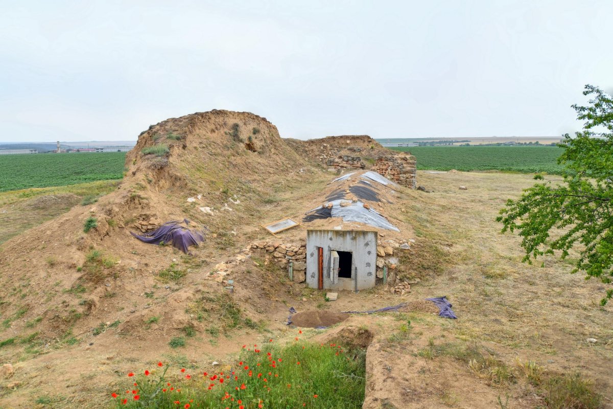 Mormântul fabulos de la Documaci 148145