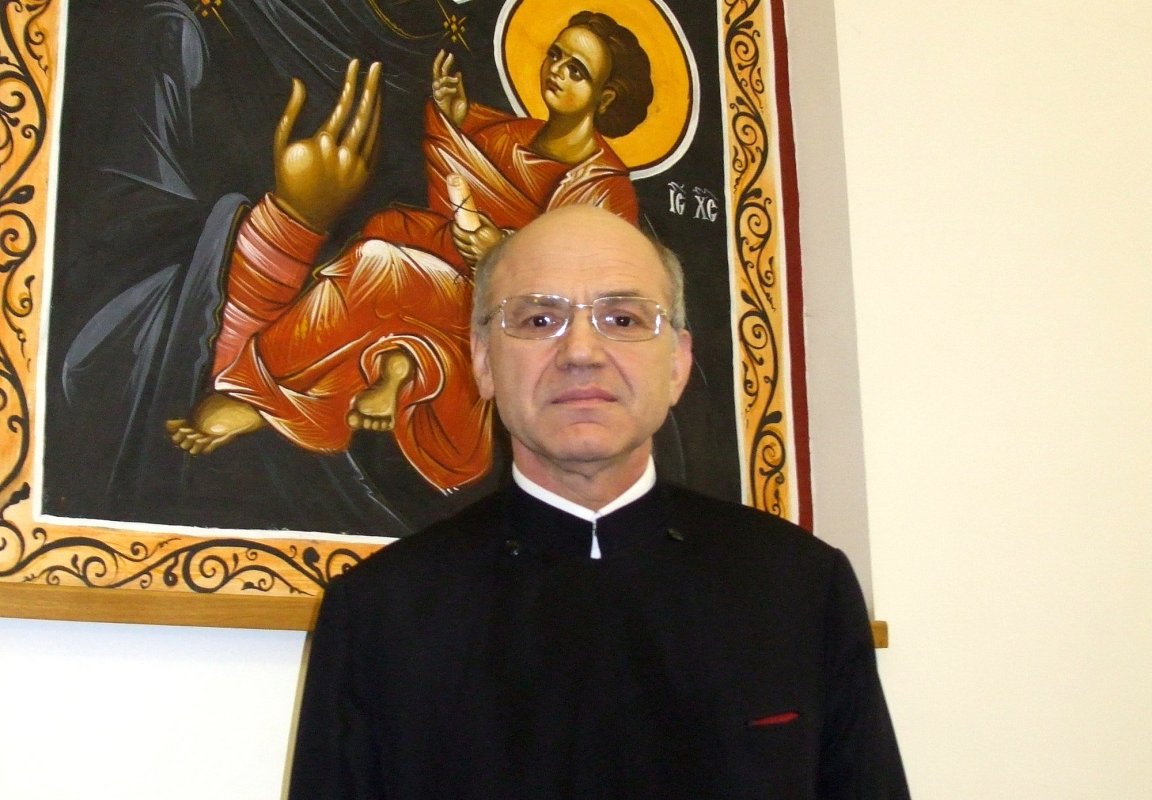 Părintele profesor Sterea Tache la vârsta de 70 de ani - medalion aniversar 148514