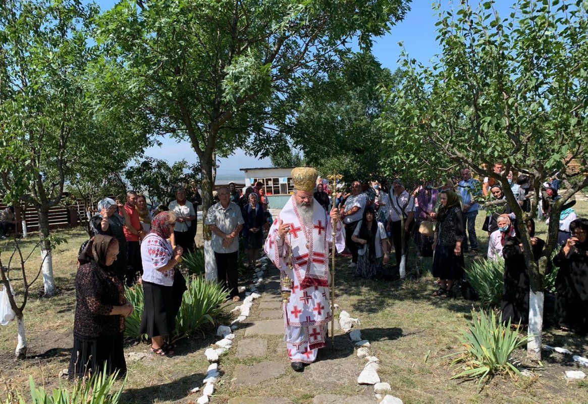 Liturghie arhierească la schitul vasluian Tanacu 148602