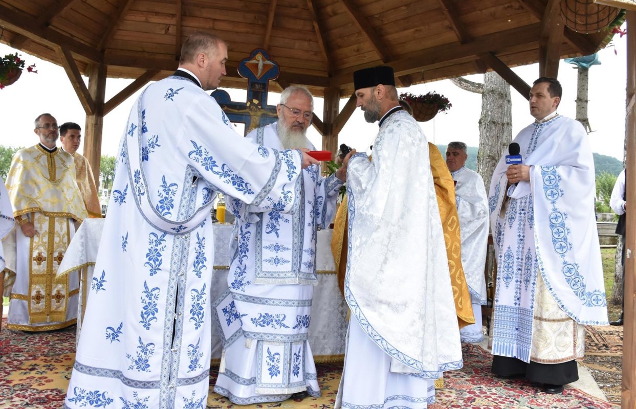 Resfințirea bisericii-monument istoric din localitatea clujeană Aghireșu-Fabrici 148597