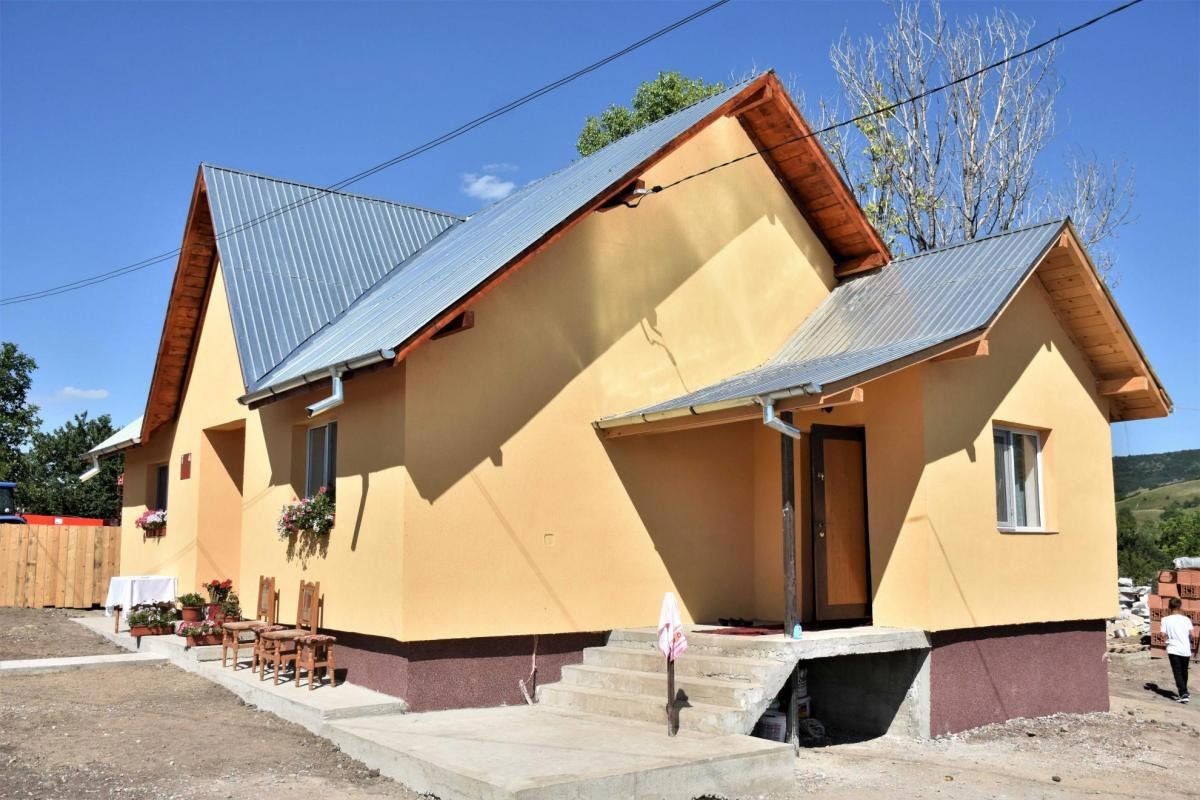 O nouă casă construită de Episcopia Huşilor 148740