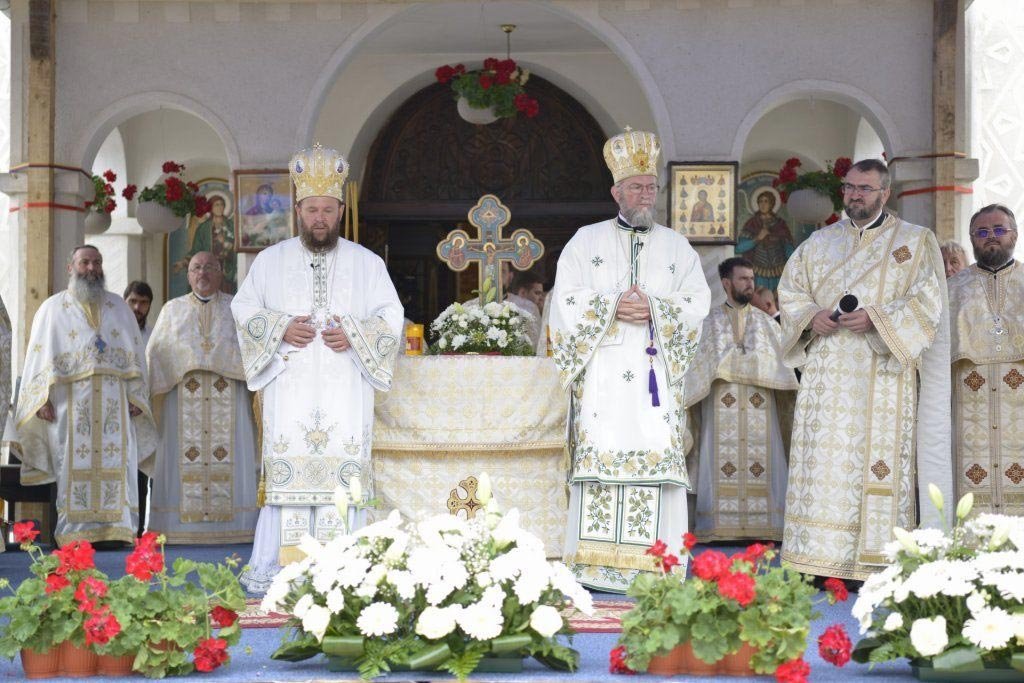 Resfințirea Bisericii „Sfinții Arhangheli Mihail și Gavriil” din Târgu Lăpuș 148749