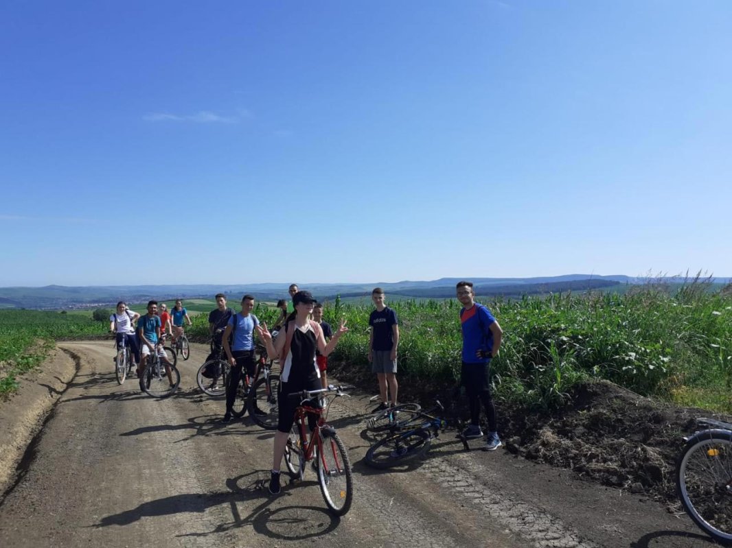 Activități la Centrul de tineret „Sfântul Paisie Aghioritul” de la Obârșiile Tiurului, Alba 148873