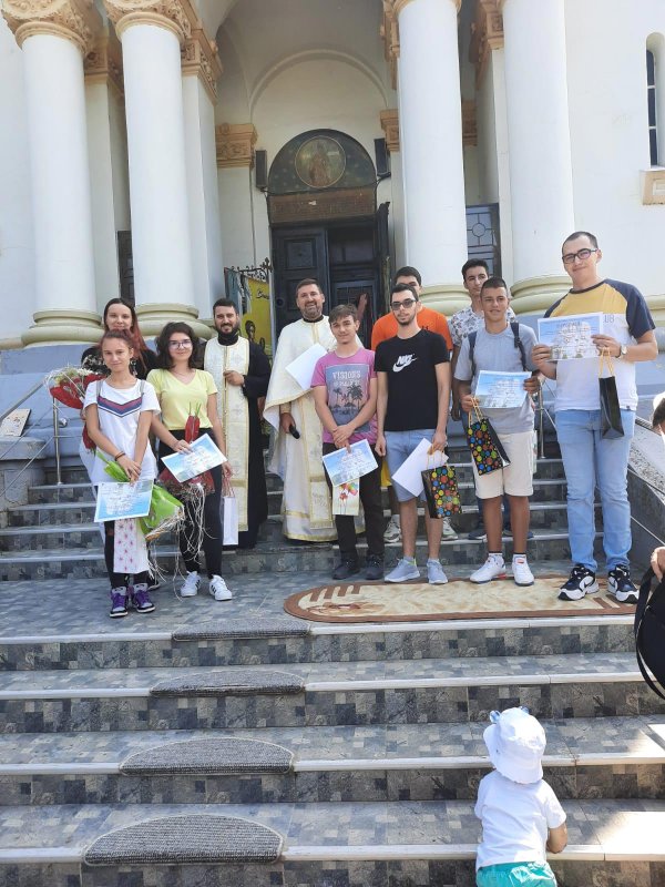 Elevi merituoşi din Parohia „Sfântul Nicolae”-Calafat premiați 148876