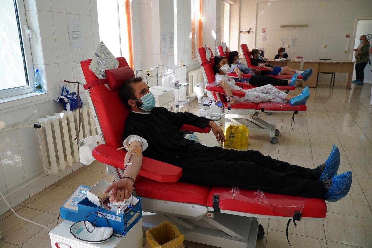 Preoţi şi credincioşi din Protopopiatul Tecuci au donat sânge la Galaţi 148875