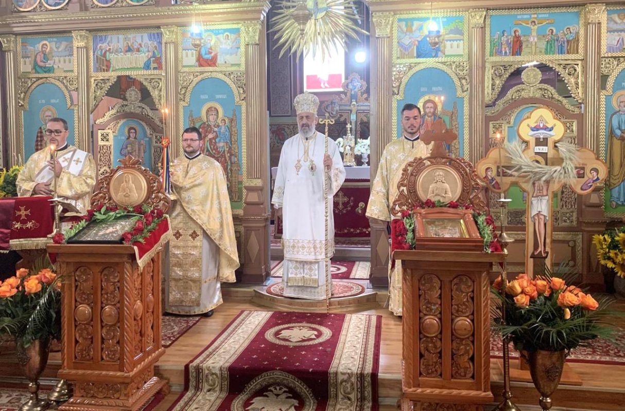 Sărbătoare la Biserica „Sfinții Apostoli Petru și Pavel” din Luduș 149051