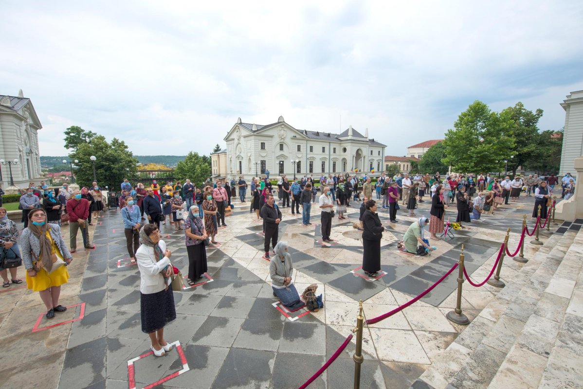 Slujire arhierească la Catedrala Mitropolitană din Iaşi 149083