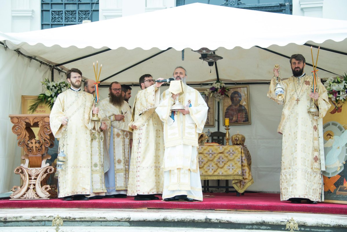 Slujire arhierească la Catedrala Mitropolitană din Iaşi 149086