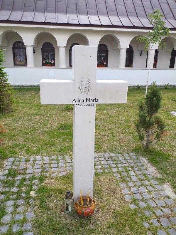 Tineri pelerini pe drumul mănăstirilor vâlcene 149378