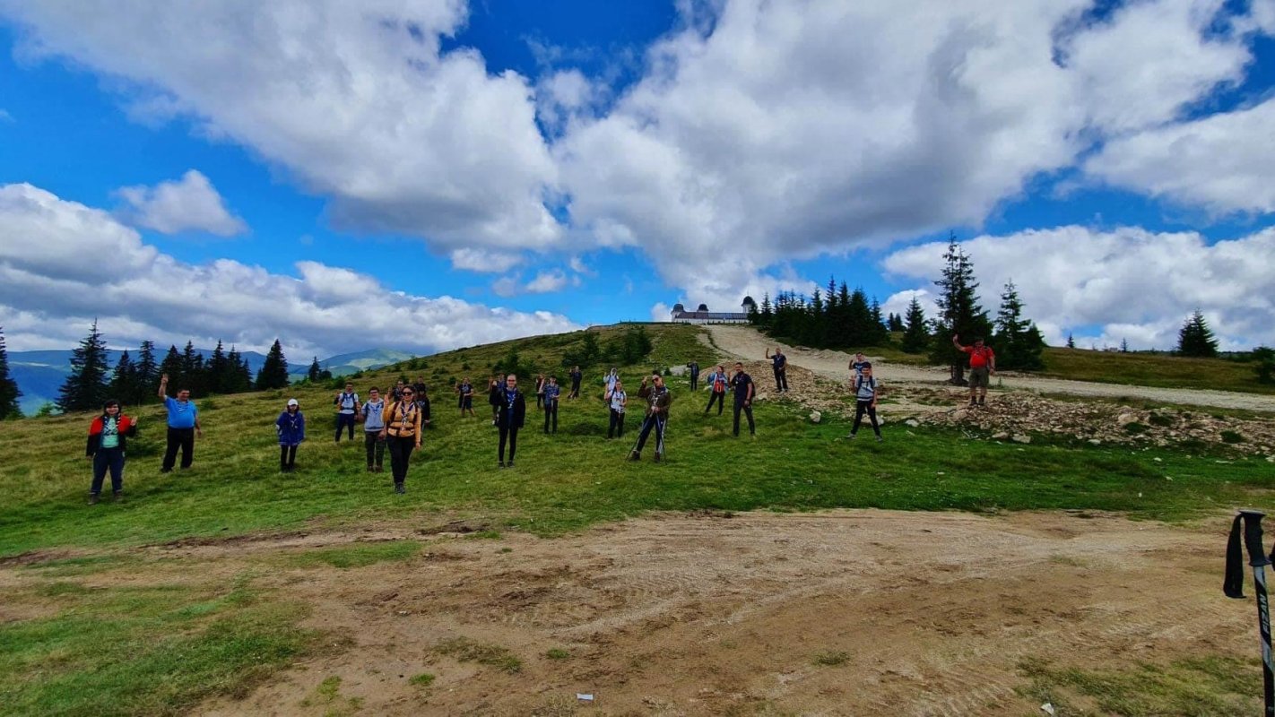 Tineri pelerini pe drumul mănăstirilor vâlcene 149391