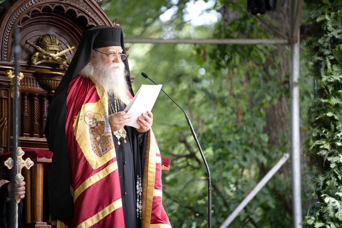 Clericii și credincioșii din Bucovina și-au primit noul Arhiepiscop 149539