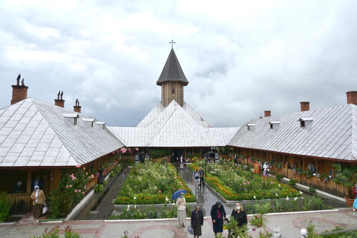 Mănăstirea „Sfânta Ana” din Orșova la ceas de sărbătoare 149681