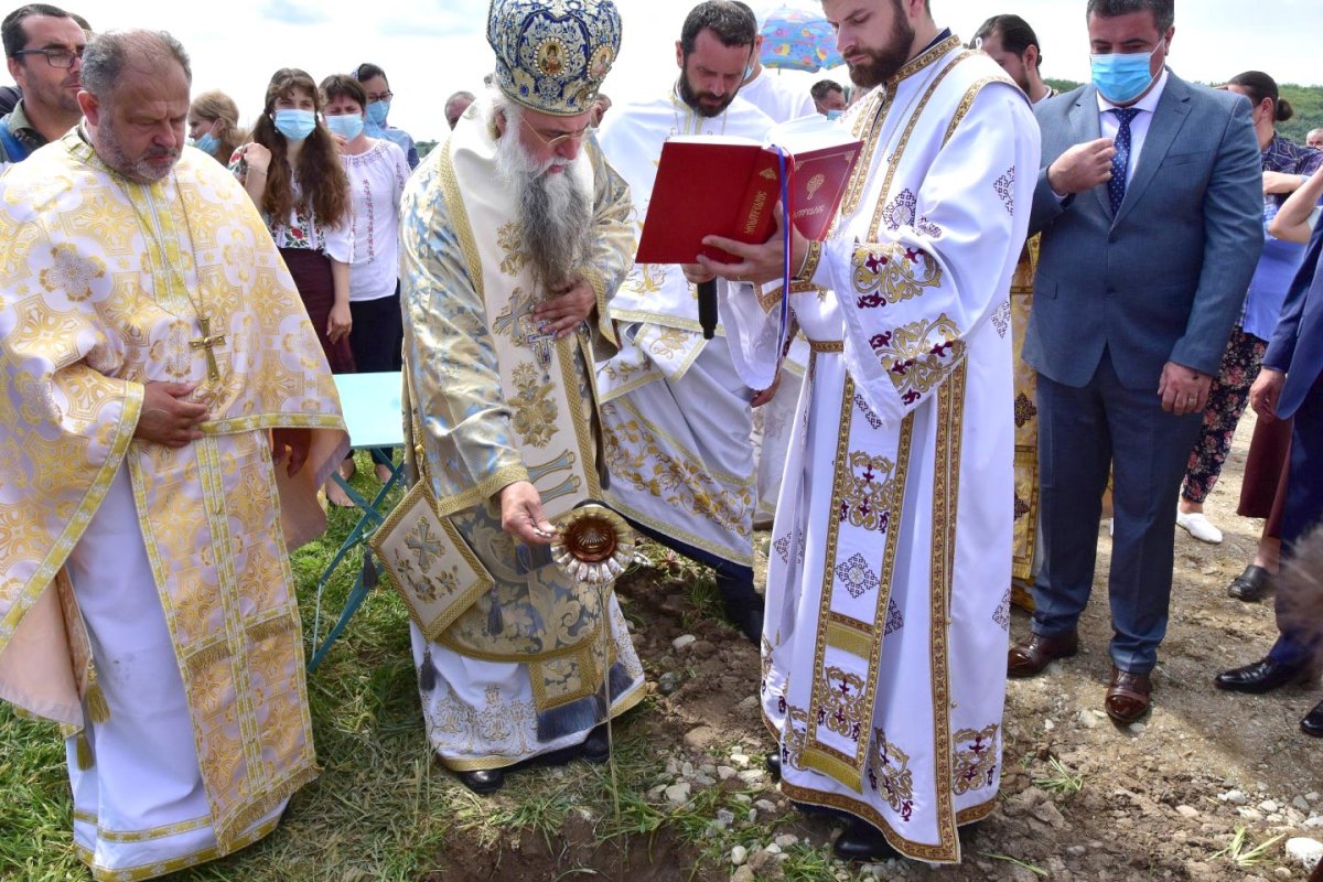 O nouă biserică închinată Sfântului Pantelimon în județul Vâlcea 149678