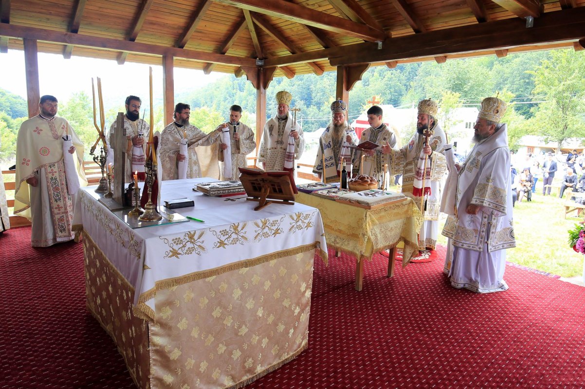 Sobor de arhierei în satul Huta din comuna Chiuiești, județul Cluj 149766