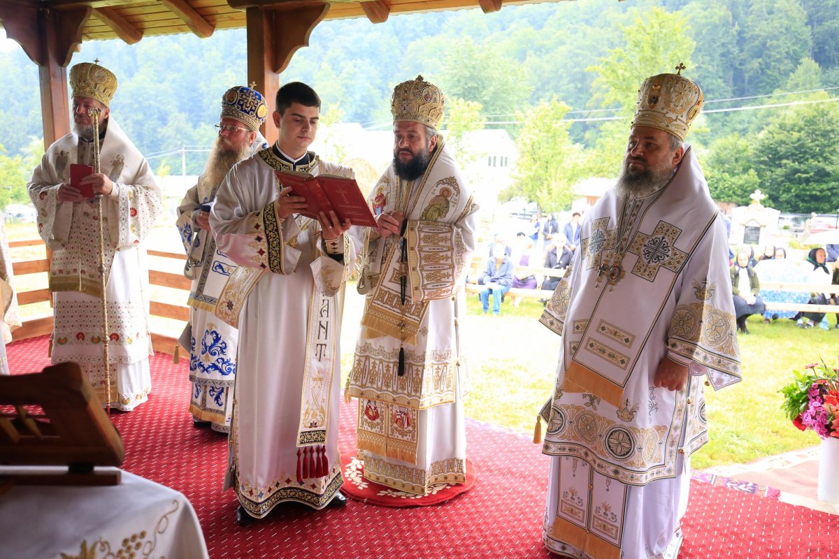Sobor de arhierei în satul Huta din comuna Chiuiești, județul Cluj 149767