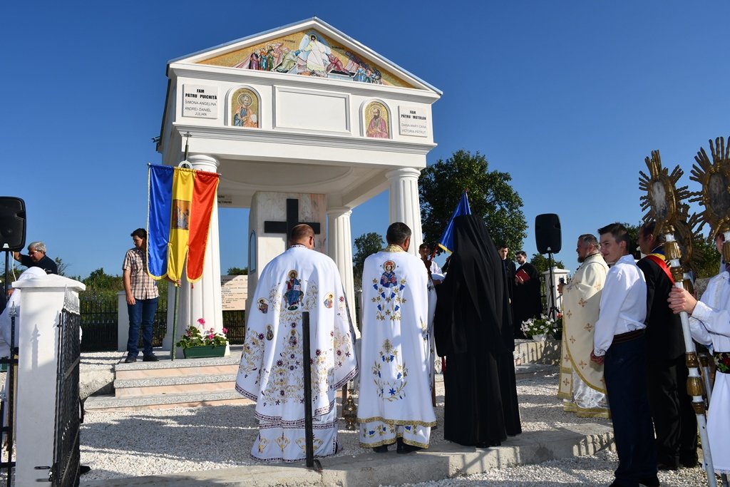 Binecuvântare la biserica Parohiei Mehadica, Caraș-Severin 150117