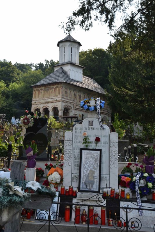 Slujire arhierească și pomenire la Crainici, județul Mehedinți  150087