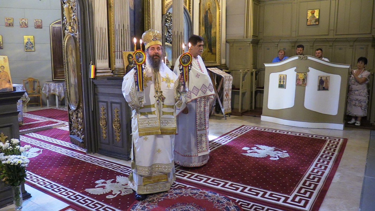 Slujire arhierească la Catedrala Episcopală din Giula, Ungaria 150173