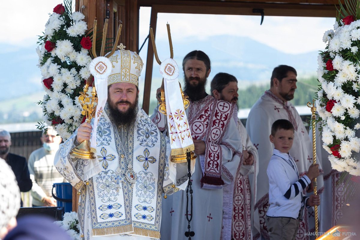 Slujbă arhierească la hramul Schitului Salaş 150380