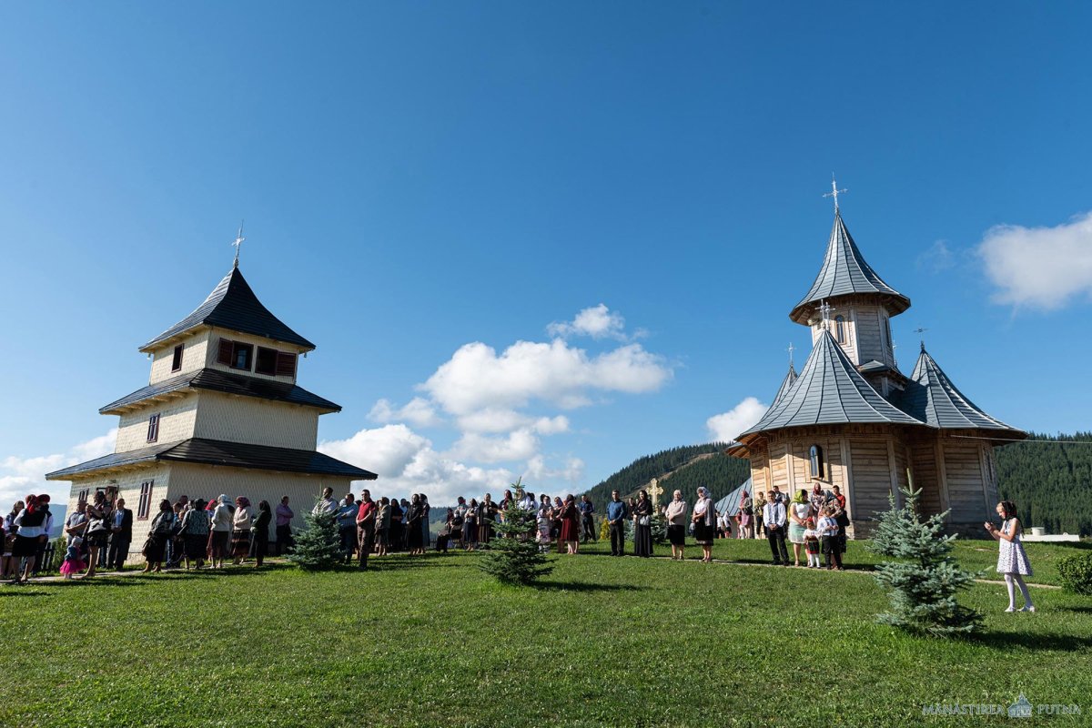 Slujbă arhierească la hramul Schitului Salaş 150381